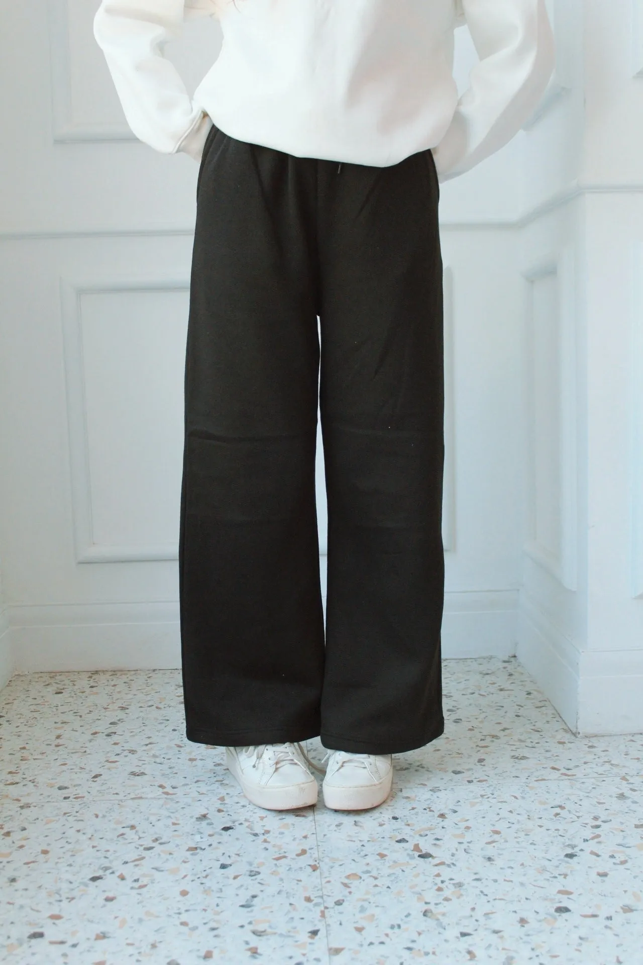 Black Wide-Leg Fleece Trouser